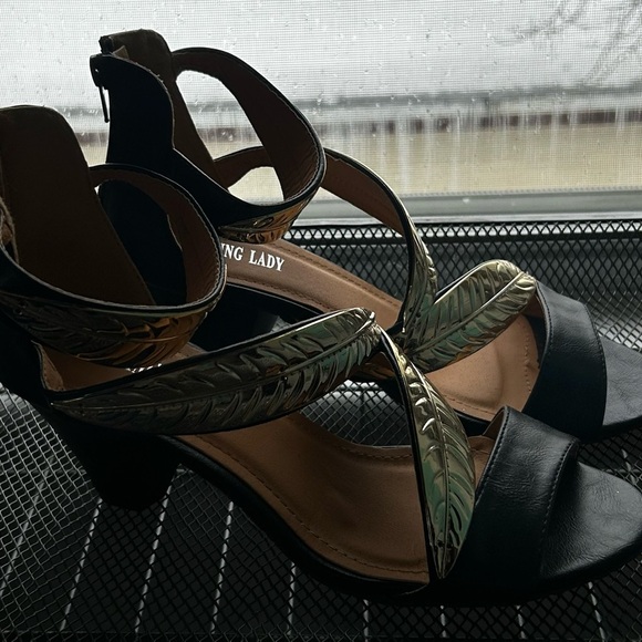 Size 8 Gold and black Charming Lady heels - Picture 2 of 11